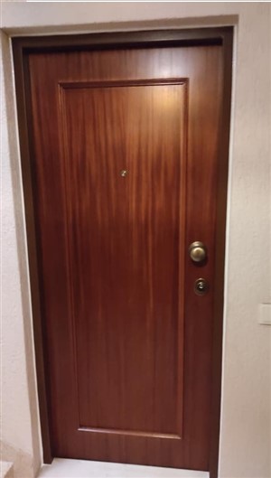 Porta blindada com moldura
